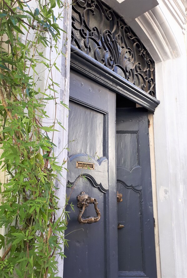 Entrée de l’hébergement