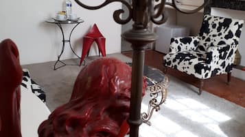 Superior Double Room (Ange) | Living area | 32-inch flat-screen TV with digital channels, TV, books