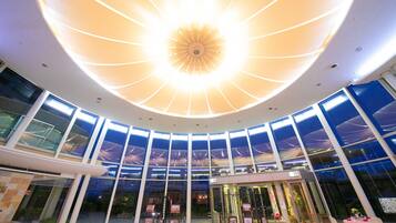 المنشأة من الداخل