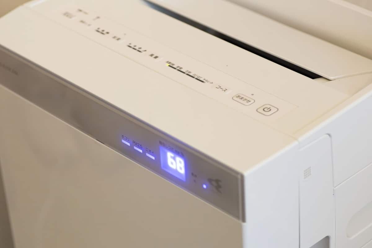 A white printer with a digital display showing the number 68.