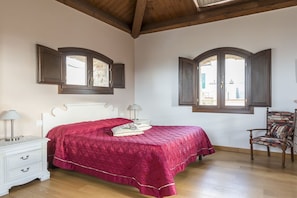 Suíte júnior, 1 cama de casal e sofá-cama, vista para o mar | Individualmente mobiliados, escrivaninha, Wi-Fi de cortesia