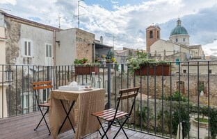 高级三人房, 多张床, 花园景观 | 阳台景观