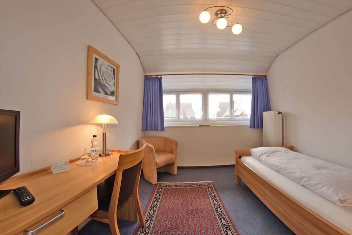 Allergivenligt sengetøj, strygejern/strygebræt, gratis Wi-Fi, sengetøj