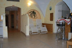 Sauna, hot tub, steam room, detox wraps, facials, 1 treatment room