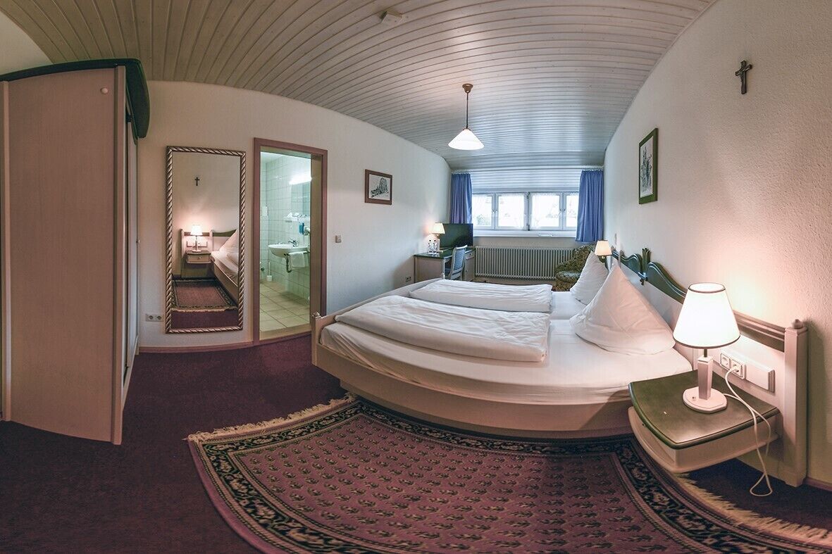 traditional double room, 1 queen bed | hypo-allergenic bedding, iron/ironing board, travel cot, free wifi