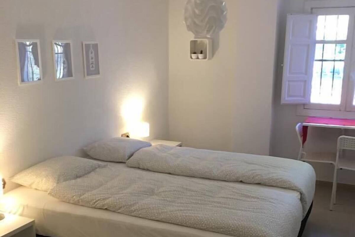 1 camera, una cassaforte in camera, letti aggiuntivi (a pagamento)