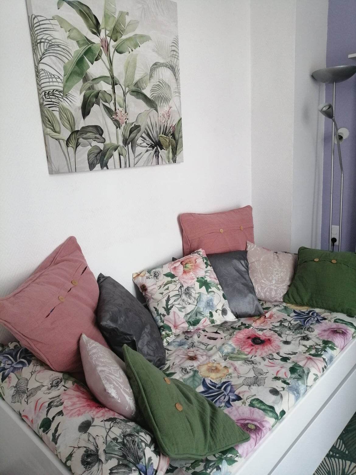 Decoración personalizada, muebles diferentes y escritorio 