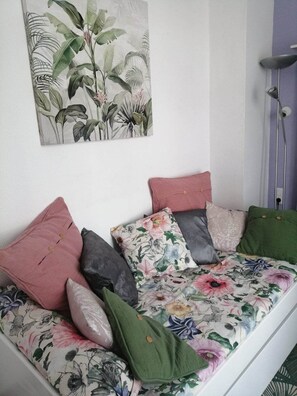 Suite (Juliette) | Individually decorated, individually furnished, desk, laptop workspace - Maison du Canal (Villeneuve-les-Beziers)