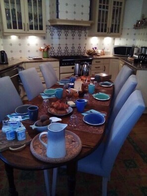 Free daily continental breakfast 