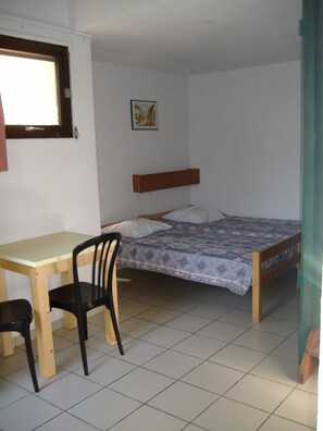 Apartment, 2 Bedrooms, Terrace (6 pers) | Individually decorated, individually furnished, iron/ironing board