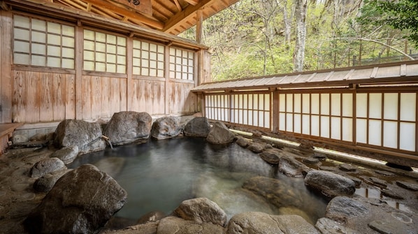 Spa - Okutsuchiyu Onsenkyo Sankyo no Ideyu Kotaki Onsen (Fukushima)