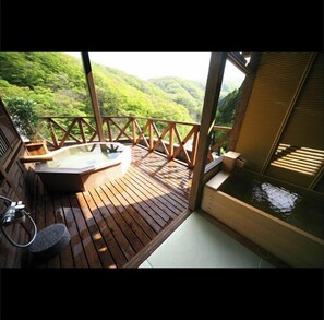 Outdoor spa tub - Okutsuchiyu Onsenkyo Sankyo no Ideyu Kotaki Onsen (Fukushima)