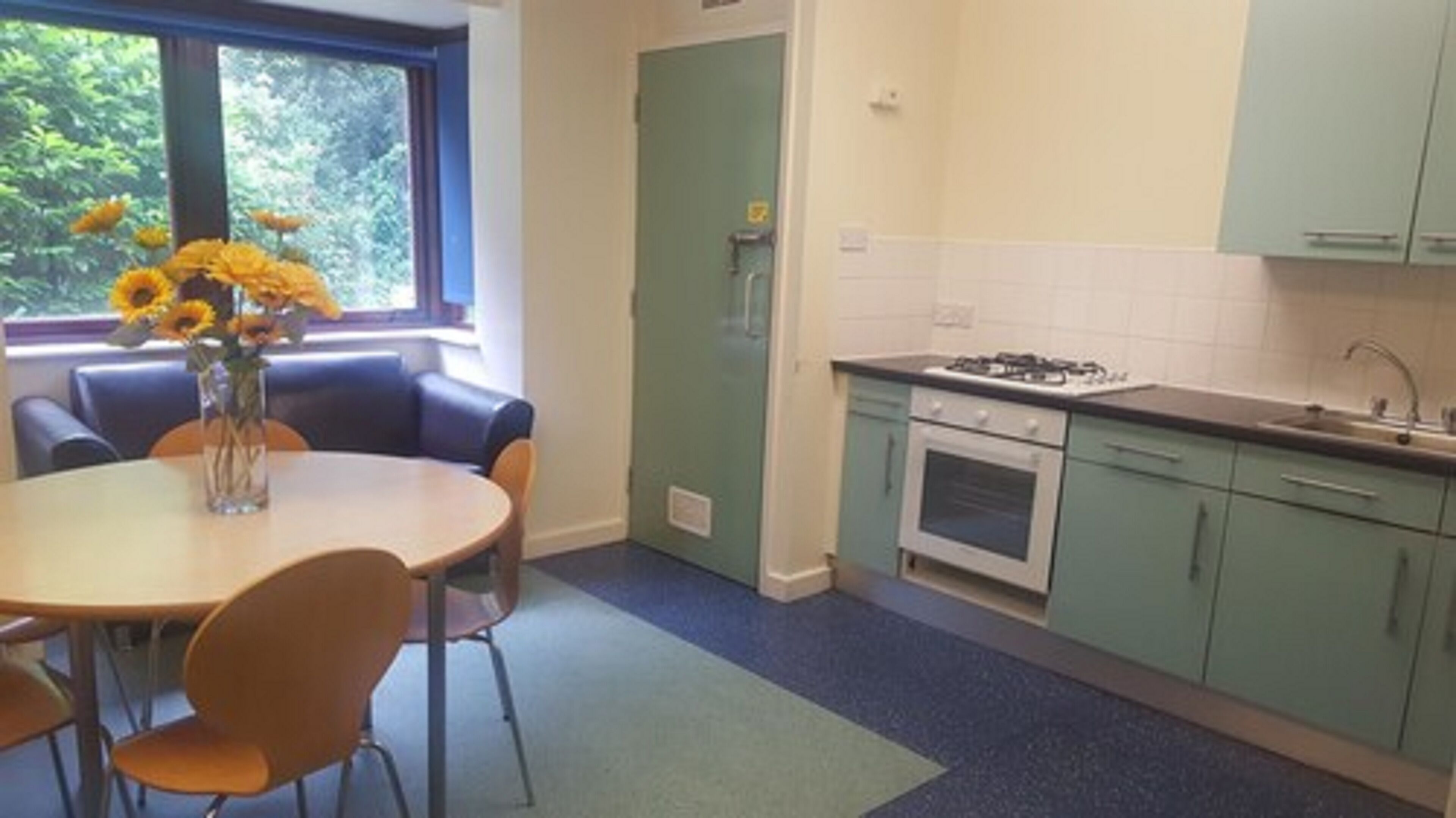 basic room | shared kitchen | microwave