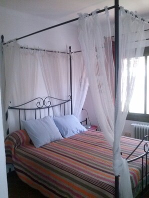 2 bedrooms, iron/ironing board