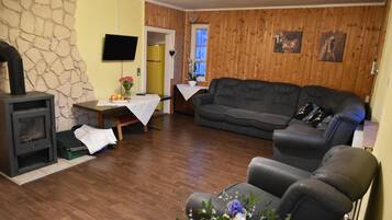 Apartment | Living area | Flat-screen TV