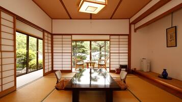 Japanese Western Style Room for 6 Guests with Private Bathroom & Yard (4F) | Free WiFi
