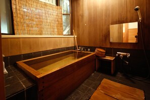 Free toiletries, hair dryer, slippers, towels - Albergo Yuraku (Yugawara)