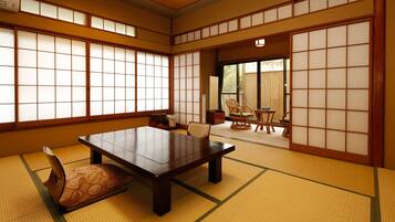 Japanese Style Quadruple Room with Separate Sitting Area (Private Hot Spring Bath) | Free WiFi