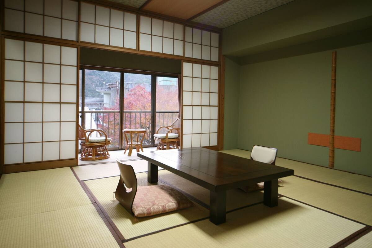 Traditional-Vierbettzimmer, eigenes Bad (Japan Style w/ Separate Sitting Area) | Kostenloses WLAN