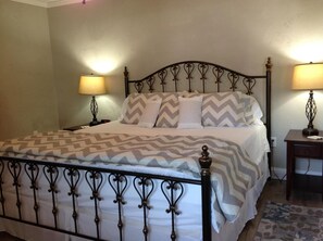1 bedroom, premium bedding, memory foam beds, individually decorated - Strictly Moose Luxury Vacation Suites (Gorham)