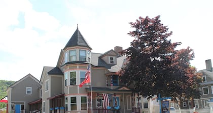 Strictly Moose Luxury Vacation Suites
