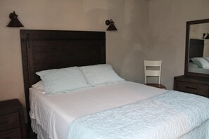 1 bedroom, premium bedding, memory-foam beds, individually decorated - Strictly Moose Luxury Vacation Suites (Gorham)
