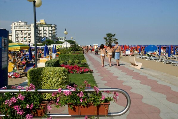 Una playa cerca