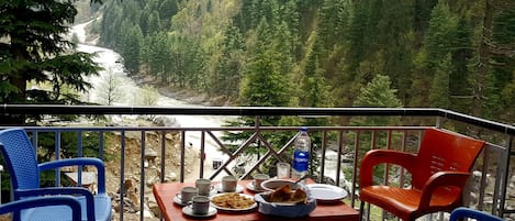 Free daily full breakfast