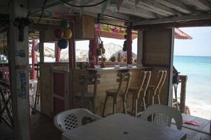 Bar (on property) - Vivamos Acapulco - Hostel (Cartagena)