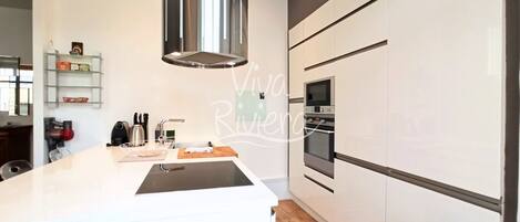 Réfrigérateur, micro-ondes, four, lave-vaisselle