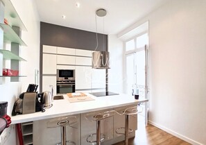 Réfrigérateur, micro-ondes, four, lave-vaisselle