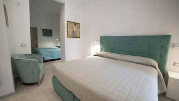 Superior-Suite, Terrasse | Minibar, Zimmersafe, Schreibtisch, kostenloses WLAN