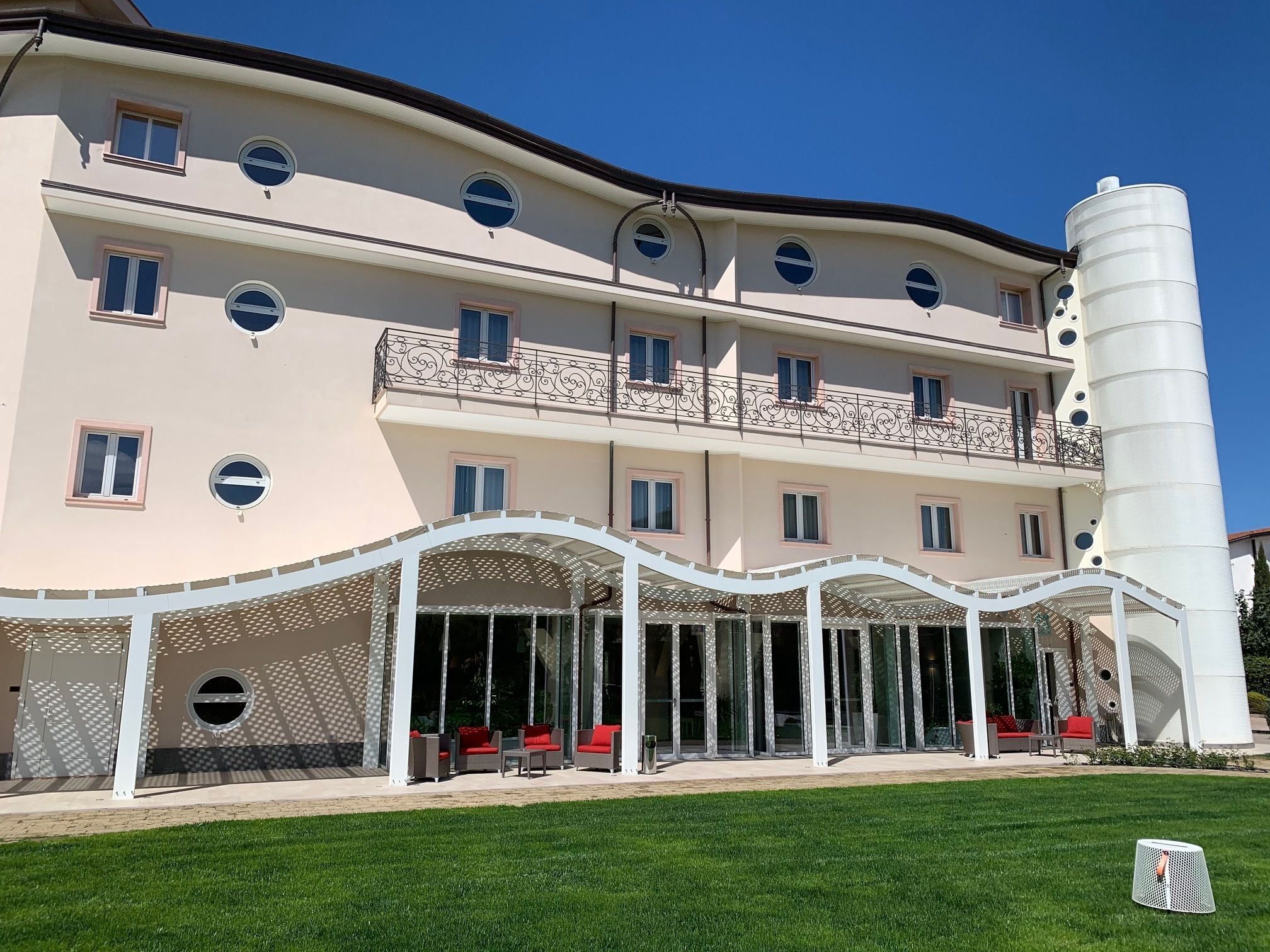 Facciata della struttura