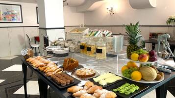 Café da manhã continental grátis todos os dias