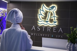 Sauna, hot tub, steam room, Turkish bath/hammam, body treatments