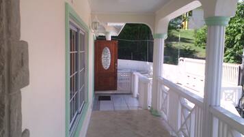 Standard House, 3 Bedrooms (Lower Level) | Terrace/patio