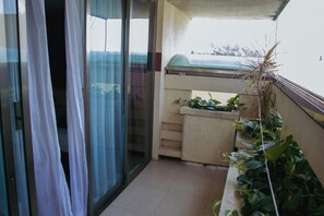 Standard Room, Multiple Beds | Terrace/patio - Hotel Quetzalcóatl (Coatzacoalcos)