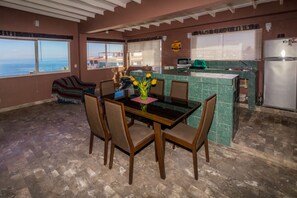 Condo, 1 Queen Bed, Ocean View | Interior