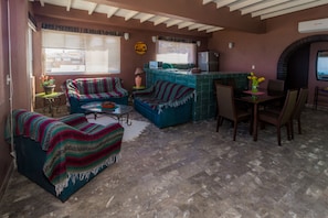 Condo, 1 Queen Bed, Ocean View | Living area
