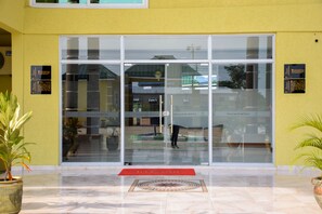 Property entrance - Dellagio Hotel (Wa)
