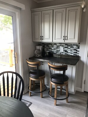 Dining - Cozy Vacation Getaway. (Gravois Mills)