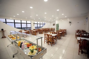 Bao gồm bữa sáng buffet hàng ngày 