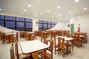 Bao gồm bữa sáng buffet hàng ngày 