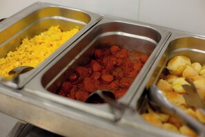 Bao gồm bữa sáng buffet hàng ngày 