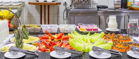 Free daily buffet breakfast