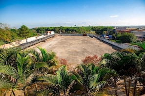 Tempat letak kenderaan sendiri percuma 