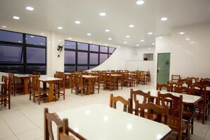 Free daily buffet breakfast  - Hotel Caminho do Rosário (Aparecida)