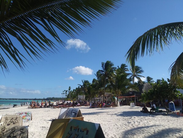 Plage à proximité, sable blanc, 3 bars de plage