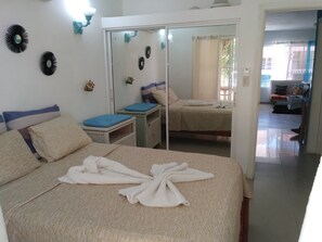 Double Standard Room with Balcony | Wi-Fi gratuit, draps fournis