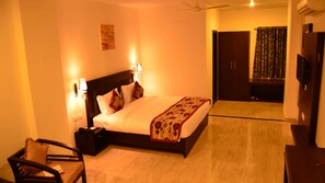 Deluxe Double Room | Individually decorated, individually furnished, blackout drapes - Royal Windsor Hotel (Nainital)